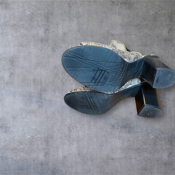 Kenneth Cole Reaction neutral snakeskin Fridah Fly Peep Toe Booties size-6.5 - Picture 7 of 10